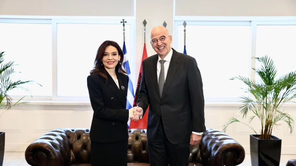 spiropali takon ministrin grek te mbrojtjes forcojme bashkepunim per sigurine 69428013a1088