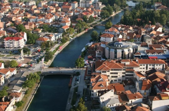 Struga në bllokadë politike: Kush e ka fajin? 3 struga ne bllokade politike kush e ka fajin 693be0574d9e1