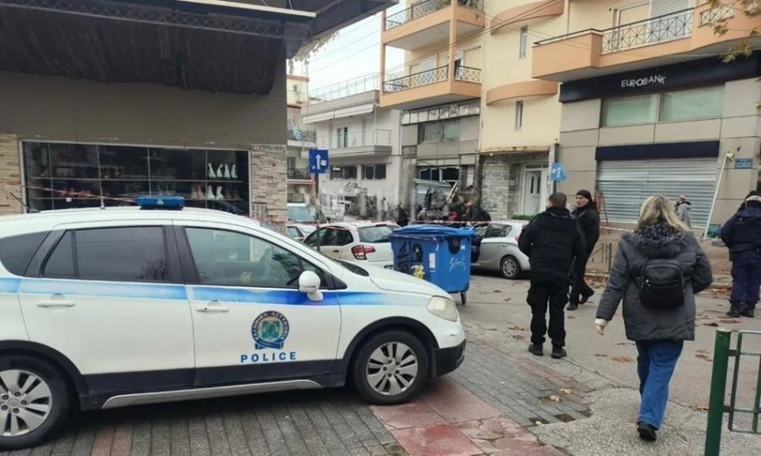 Sulm me bombë në ditën e Krishtlindjes, shpërthimi në bankë trondit Selanikun 1 sulm me bombe ne diten e krishtlindjes shperthimi ne banke trondit selanikun 694d5be67acf2