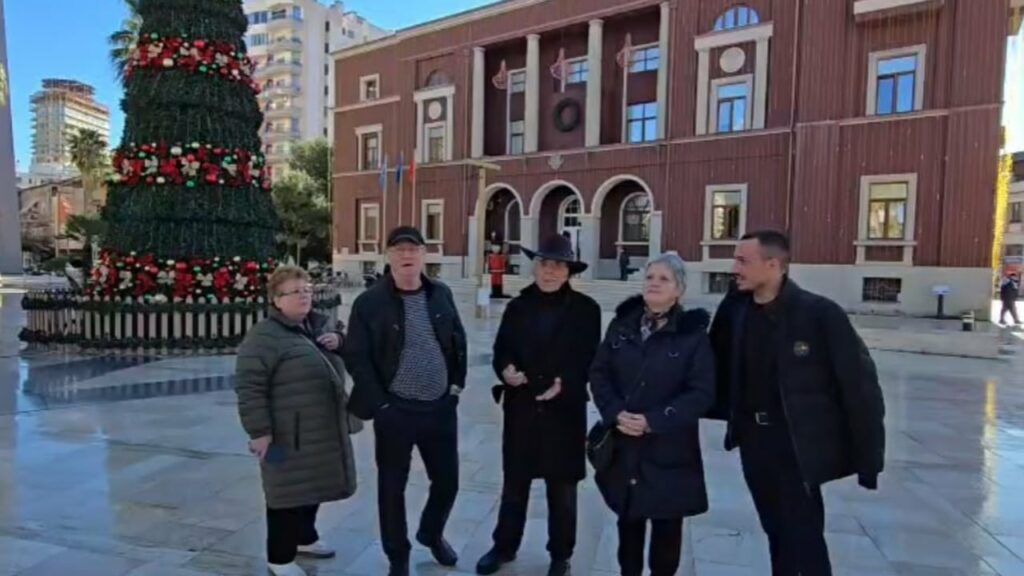 Thirrjet në rrjetet sociale nuk reflektohen në terren/ Protesta në Durrës me pjesëmarrje minimale, 6 vite pas tërmetit familjet ende pa strehë 2 thirrjet ne rrjetet sociale nuk reflektohen ne terren protesta ne durres me pjesemarrje minimale 6 vite pas termetit familjet ende pa strehe 694010266cb8a