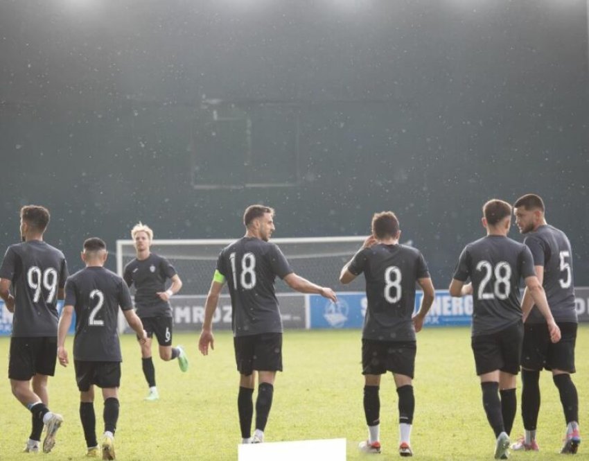 Tirana, protesta i rrezikoi ndeshjen në tavolinë me Teutën 3 tirana protesta i rrezikoi ndeshjen ne tavoline me teuten 69402bb729e9f