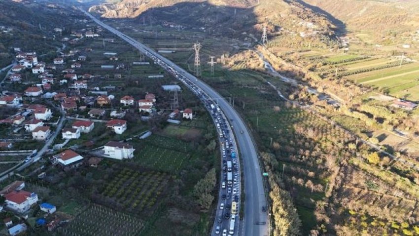 Trafik i rënduar në hyrje të Elbasanit, fluks automjetesh nga Tirana drejt Juglindjes 3 trafik i renduar ne hyrje te elbasanit fluks automjetesh nga tirana drejt juglindjes 693da455d1415