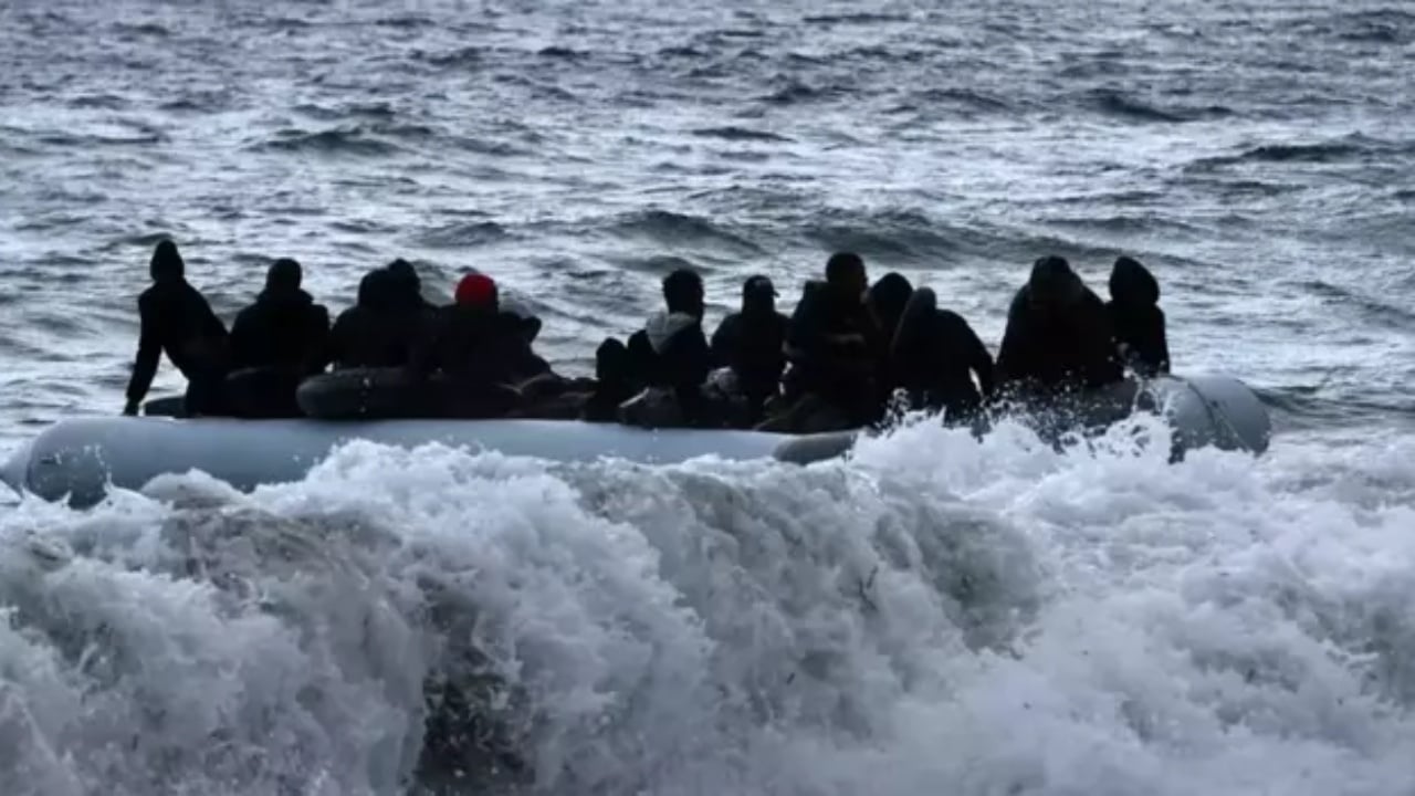 Tragjedia me 18 të vdekur nga fundosja e anijes në Kretë/ Nis transportimi i trupave në një qytet tjetër, shkak mungesa e hapësirës në morg 1 tragjedia me 18 te vdekur nga fundosja e anijes ne krete nis transportimi i trupave ne nje qytet tjeter shkak mungesa e hapesires ne morg 69356a269639d