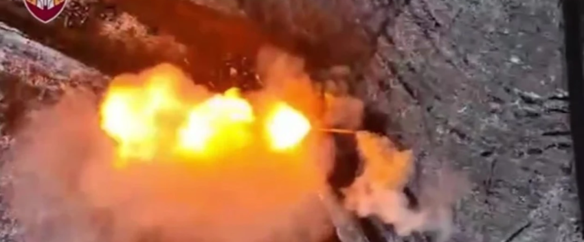 ukrainasit shkaterrojne konvojin rus te tankeve dhe autoblindave qe tentonte ti surprizonte ne mjegull 69427b545a693