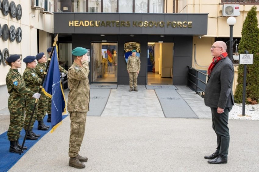 Ulutash takoi sekretarin e Ministrisë së Mbrojtjes së Gjermanisë 3 ulutash takoi sekretarin e ministrise se mbrojtjes se gjermanise 693c8c7e6c7d5