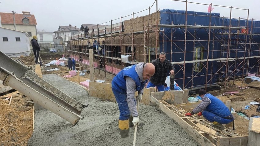 vazhdojne punimet per ndertimin e cerdhes se femijeve ne bresane te dragashit 6948fd8ecf160