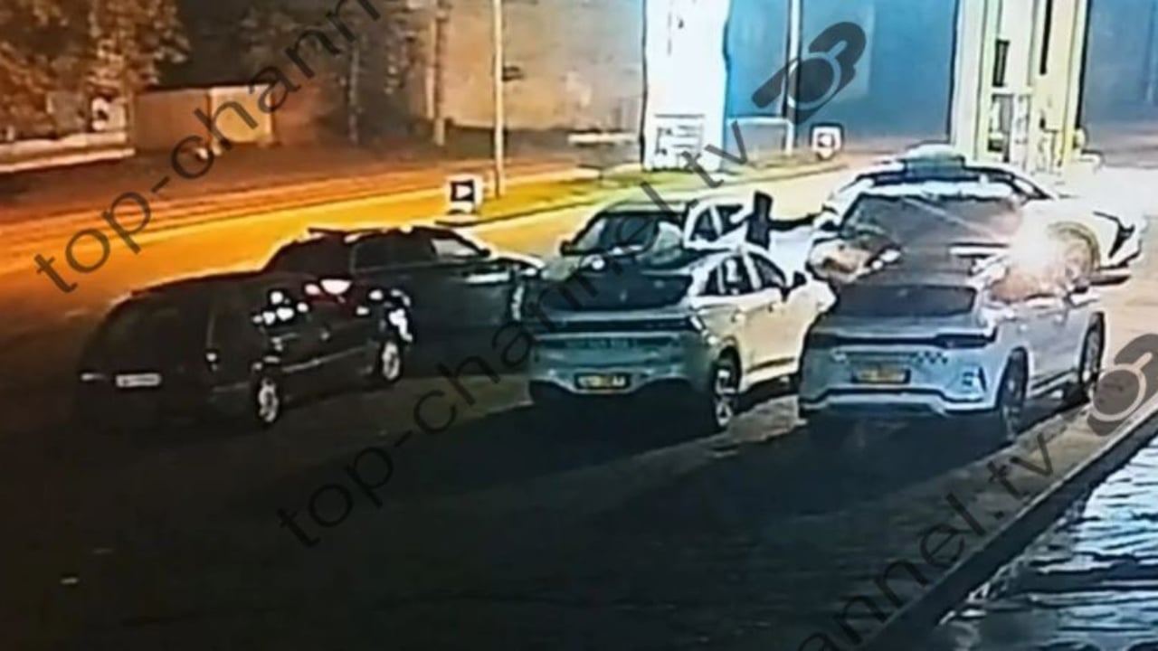 video ndalon makinen i shkon mehalles te xhami i range e vret dhe largohet i qete momenti i ekzekutimit te biznesmenit ne elbasan 6930aea4584ce