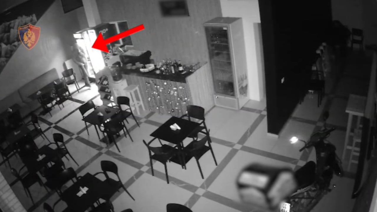 Vidhnin shuma parash dhe sende të ndryshme në lokale, pranga dy të rinjve në Durrës 1 vidhnin shuma parash dhe sende te ndryshme ne lokale pranga dy te rinjve ne durres 693aae097fe6f