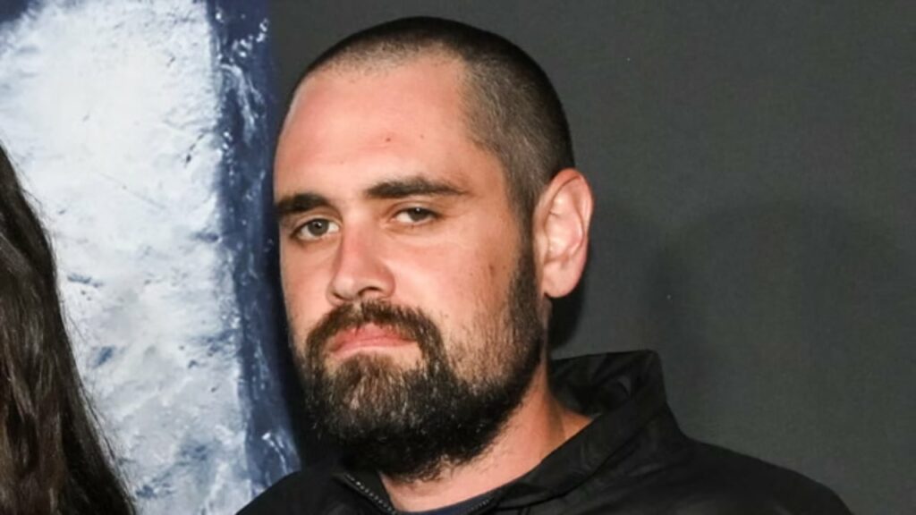 Vrau në mënyrë makabre prindërit e tij, del për herë të parë para gjyqit djali i regjisorit të famshëm të Hollywood-it 3 vrau ne menyre makabre prinderit e tij del per here te pare para gjyqit djali i regjisorit te famshem te hollywood it 694341e51f061