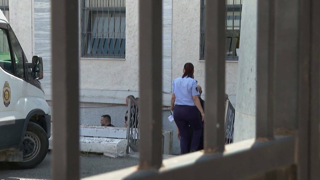 380 te burgosur ne prag lirie amnistia ne filtrin e spak perjashtohen vrasjet te perjetshmit dhe disa te denuar nga gjkko 6974e8433d225