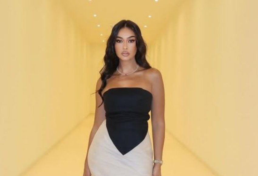 Adrola në fitnes  ekspozon trupin si peshk