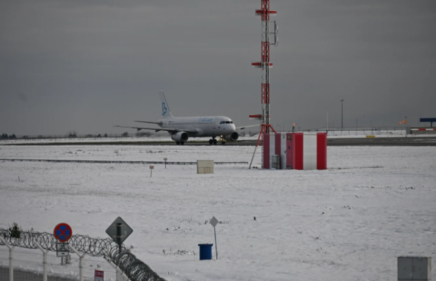 aeroportet e budapestit prages dhe bratislaves rihapen pasi ishin mbyllur per shkak te motit te keq 69666833a1159