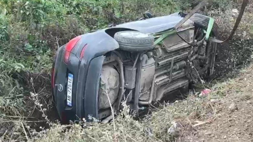 aksident i rende ne aksin fier seman automjeti del nga rruga dhe perfundon ne kanal 6970ba7c7ba20