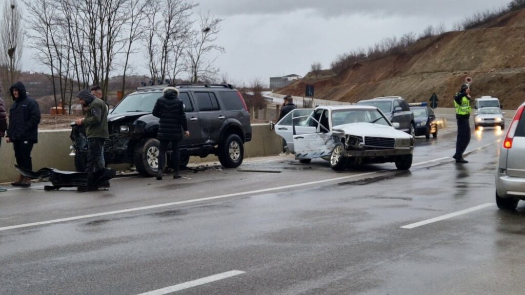 aksident ne rrugen nacionale peshkopi maqellare tre te lenduar 695954e47f625