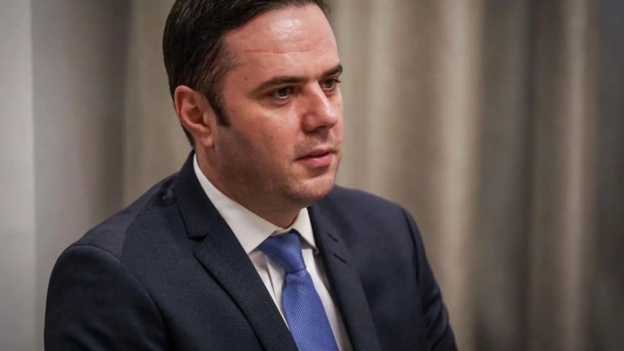 akuza per lidhje me interesa te dyshimta dhe projektin e aeroportit te vlores abdixhiku i ashper ndaj gazetareve pas humbjes ne zgjedhje 69656aa457948