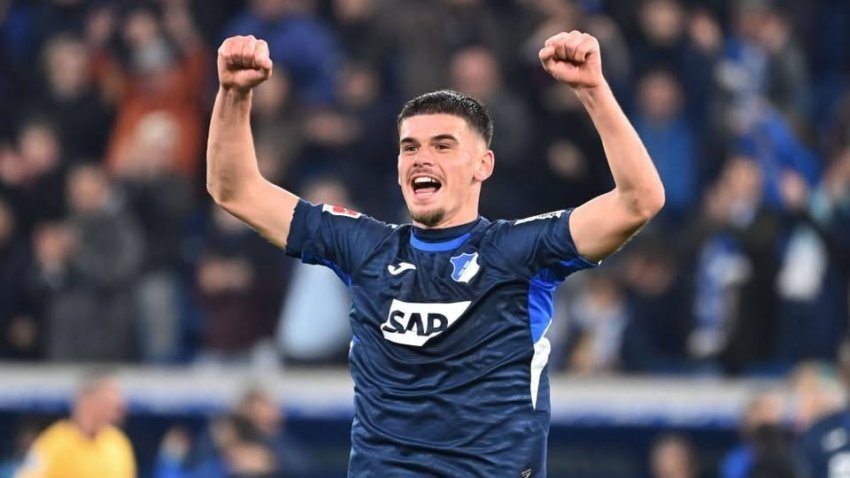 albian hajdari ndeshkohet me karton te verdhe 697e1bc86b37d