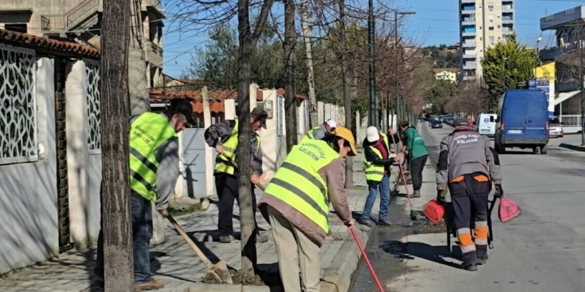 arrihet akordi me bashkine punonjesit e gjelberimit ne vlore rikthen ne pune pas protestes 2 ditore 69677ff52aa89