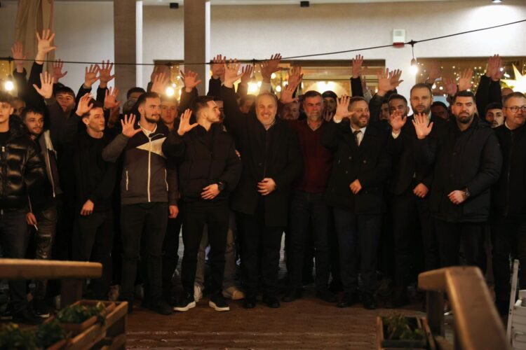 Azizi dhe Durmishi në Gradec  E gjithë rinia në këmbë në mbështetje të Zuli Demirit