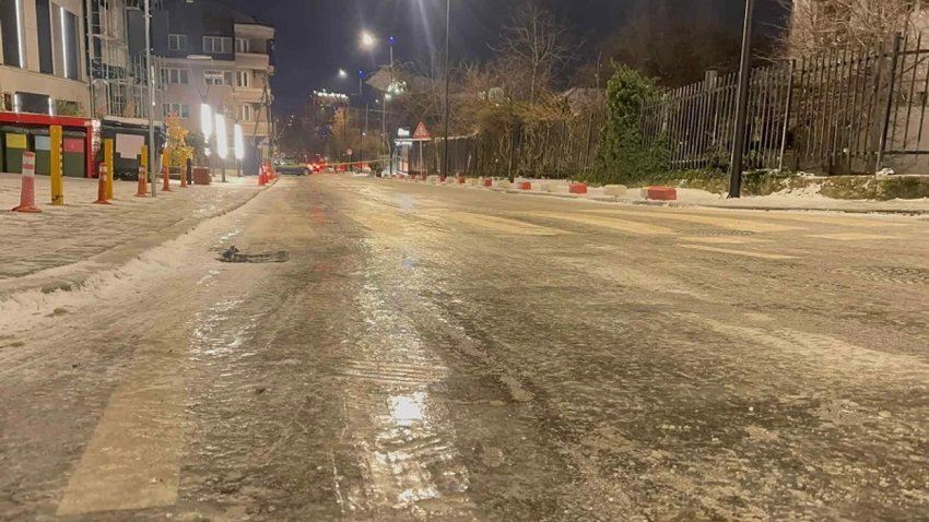 Borë e akull, mbyllet për qarkullim një rrugë në Prishtinë 1 bore e akull mbyllet per qarkullim nje rruge ne prishtine 6964044eba95c