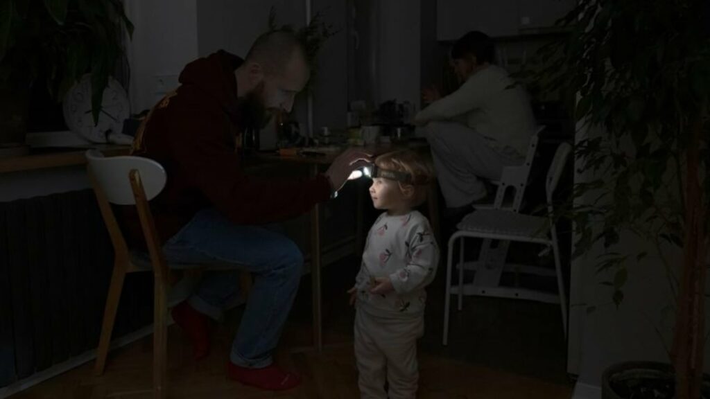 dimri me i ashper ne vite si po perballen ukrainasit me te ftohtin ekstrem dhe mungesen e energjise 696be83095503