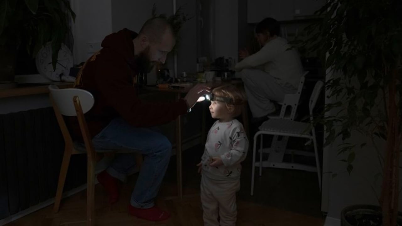 dimri me i ashper ne vite si po perballen ukrainasit me te ftohtin ekstrem dhe mungesen e energjise 696be83095503