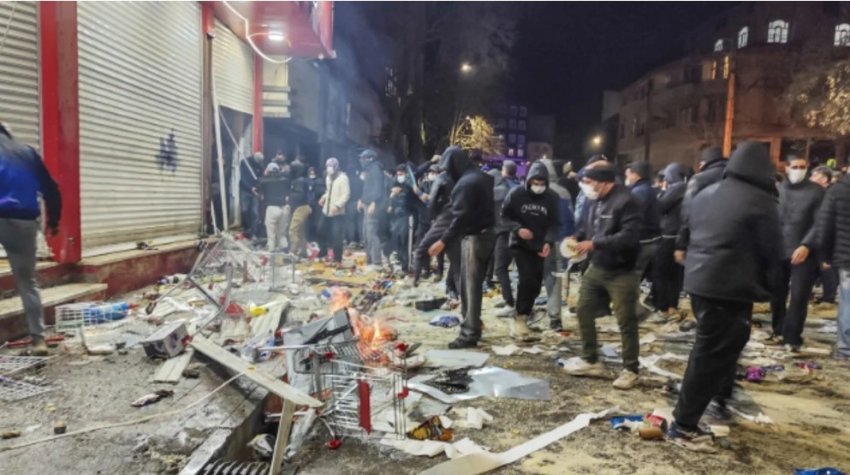 dita e 13 te e protestave ne iran bllokohet aksesi ne banka qytetaret nuk kemi para per te blere ushqimet ne dyqane 69613e54c5db1