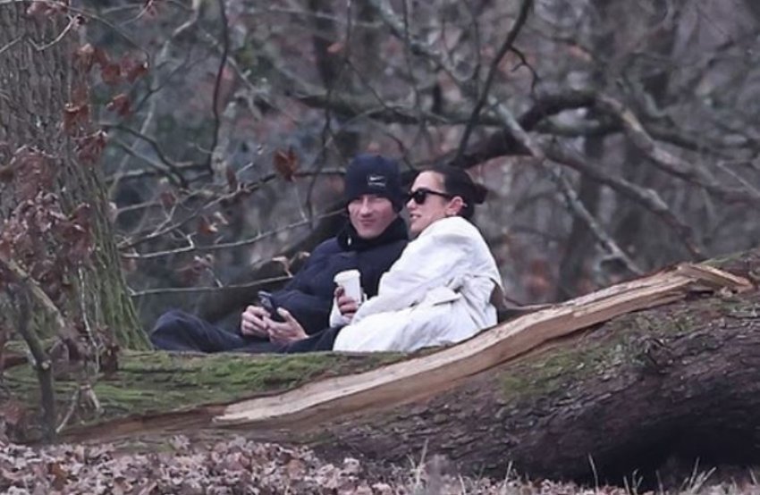 dua lipa dhe callum turner me te dashuruar se kurre ne nje park te londres 6966a8712bdcc