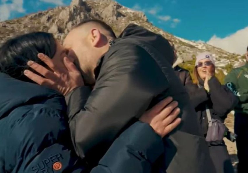 e harroi kaq shpejt juelen seno pajtohet me ish bashkeshorten e puth live asaj i cova lule por 697e4d7664d8d