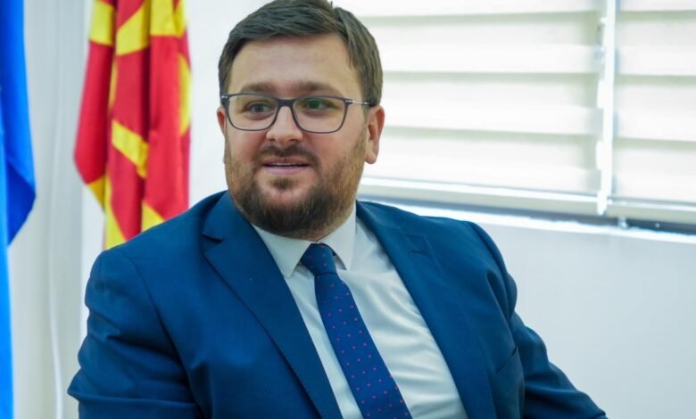 Fazliu: Shërbimet e Librave Amë tani edhe online, më pak radhë dhe më shumë efikasitet për qytetarët 1 fazliu sherbimet e librave ame tani edhe online me pak radhe dhe me shume efikasitet per qytetaret 6973f14ab471c