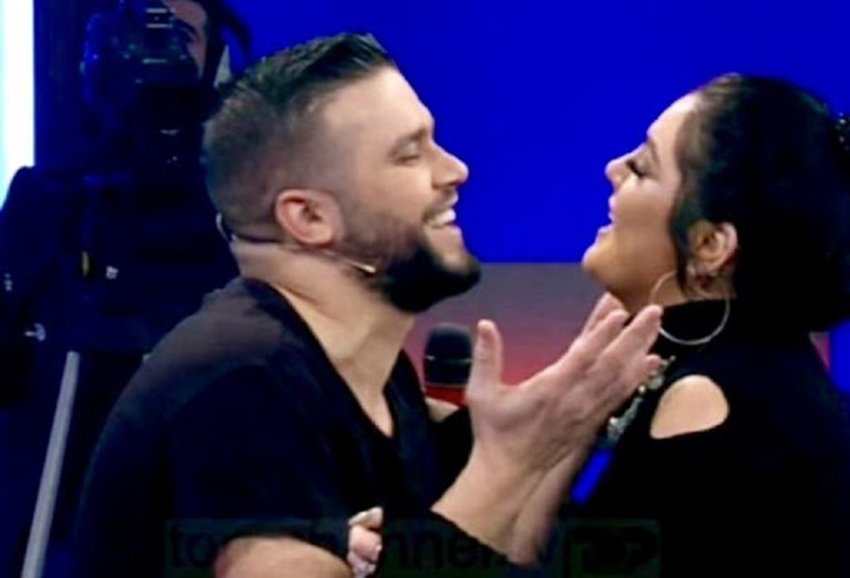 flori mumajesi mungesa dhe heshtja e tij fifi i zhgenjyer nga mosmarrja prandaj eshte mbase ne ate gjendje 696d402154dc7