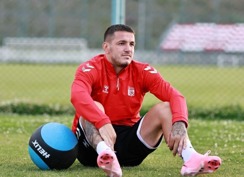 futbollisti qe heshti serbine merr vete situaten ne dore 695a5153d95b0