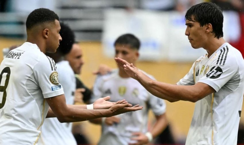 garcia qendron me kembe ne toke para meje luan mbappe 695addf359526