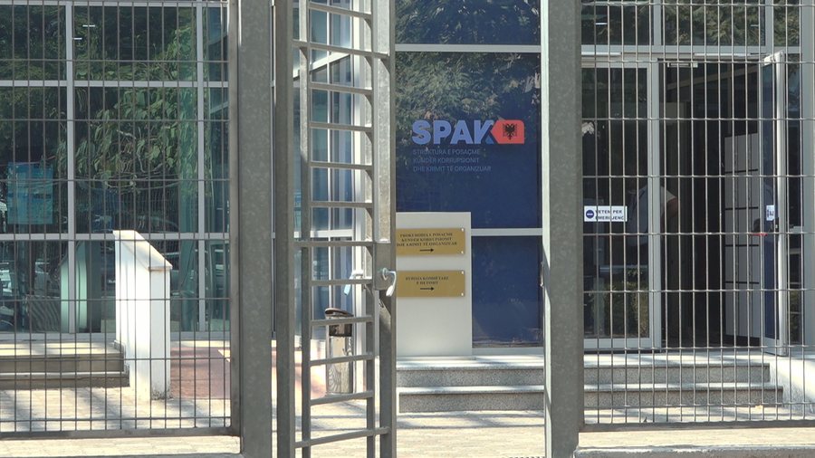 hakeruan spak dergohen per gjykim ish drejtori i burgjeve dhe dy te tjere 6968d7b251130