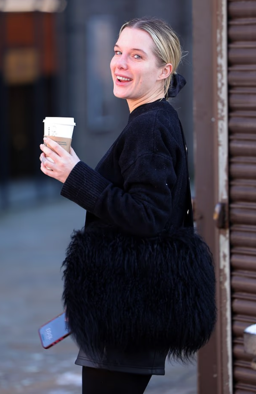 helen flanagan shfaqet pa grim ne diten e pare te provave teatrale 695cc5358c7f3