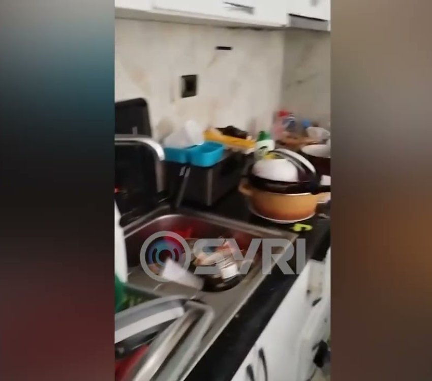 horror ne durres gjenden te braktisur prej ditesh 3 femije te mitur polici i shoqeron drejt spitalit 6963fbf6a6eb9