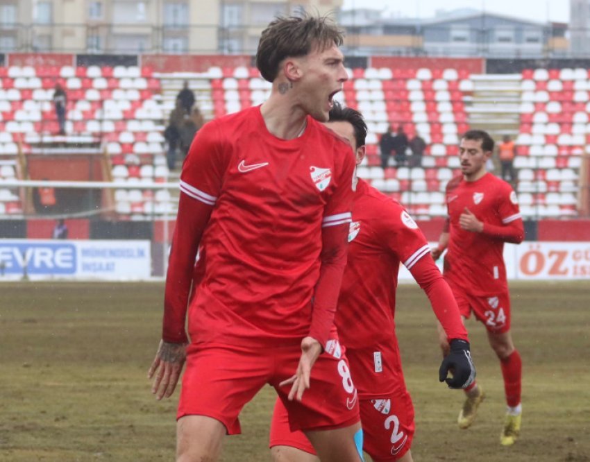 Ish - mesfushori i Skënderbeut e nis mbarë vitin 2026 në Turqi 1 ish mesfushori i skenderbeut e nis mbare vitin 2026 ne turqi 6961051d4299a