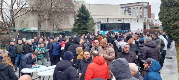 Ish punëtorët e Irakut dhe Afganistanit, paralajmërohet protestë në Kumanovë 3 ish punetoret e irakut dhe afganistanit paralajmerohet proteste ne kumanove 695a977a10ebf