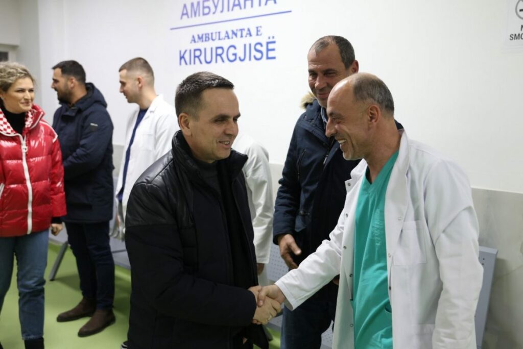 kasami falenderon personelin shendetesor po edhe punetoret e npk se per angazhimin gjate nates se nderrimit te moteve 69564e9d56720