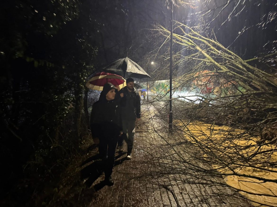 kasami ne terren reshqitje dheu ne rrugen e banjes ekipet ne aksion 695efc78eeb83