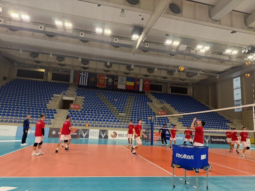 Kombëtarja e Kosovës U-18 zbarkon në Podgoricë 3 kombetarja e kosoves u 18 zbarkon ne podgorice 6957e69612324