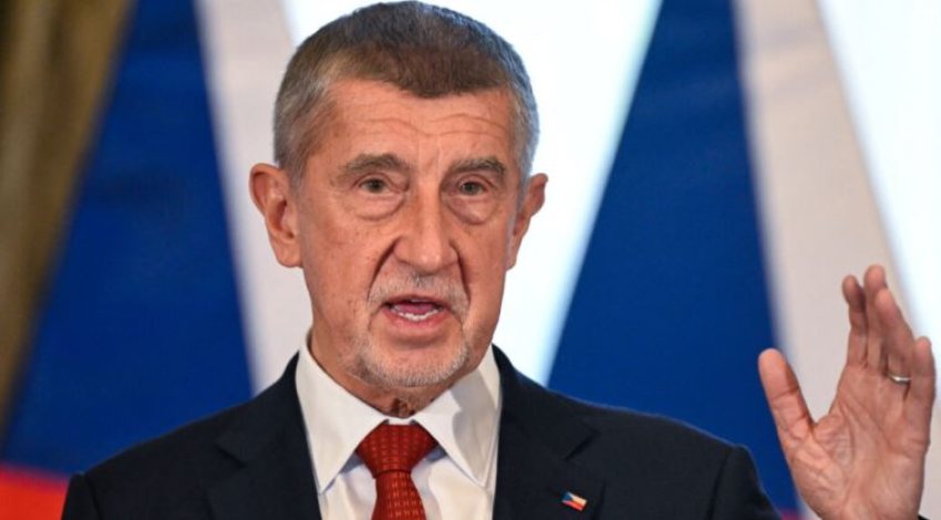 Kryeministri çek bëhet viral pasi bleu një glob për të parë se ku ndodhet Groenlanda 3 kryeministri cek behet viral pasi bleu nje glob per te pare se ku ndodhet groenlanda 697261daa6b9e