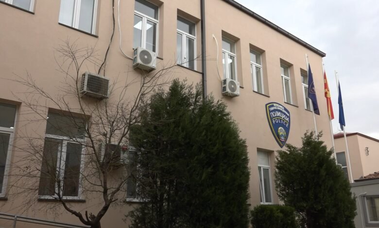 Kumanovë: Hetohet abuzimi seksual dhe shantazhi financiar ndaj një 16-vjeçareje, arrestohet një person 2 kumanove hetohet abuzimi seksual dhe shantazhi financiar ndaj nje 16 vjecareje arrestohet nje person 695bcd79d97f4