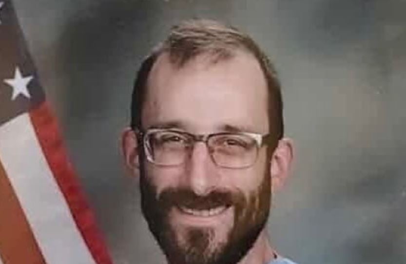 Kush ishte Alex Pretti, infermieri i vrarë nga federalët në Minneapolis? Babai i tij: Gënjeshtra të neveritshme për djalin tim, e vërteta të dalë në shesh 3 kush ishte alex pretti infermieri i vrare nga federalet ne minneapolis babai i tij genjeshtra te neveritshme per djalin tim e verteta te dale ne shesh 697755261ea1f