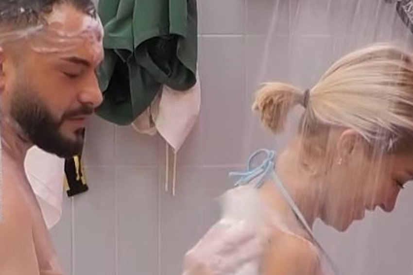 Limi kujdeset për Dolcen në tush, ia fërkon të pasmet 1 limi kujdeset per dolcen ne tush ia ferkon te pasmet 6964ca5153623