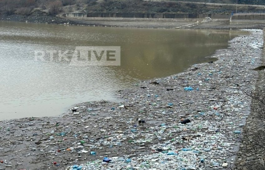 liqeni i badovcit mbulohet nga mbeturinat pas reshjeve 696b44a66cd32