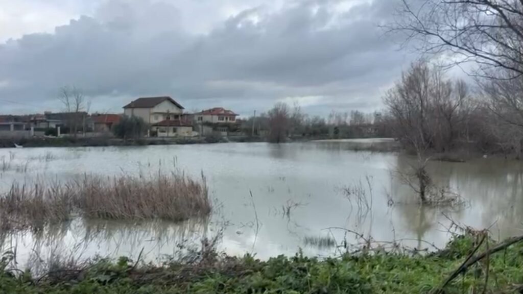 live shqiperia nen uje bllokime rrugesh elbasan mungon energjia ne gjirokaster permbytje ne dimal berisha i pergjigjet rames 69625723681da