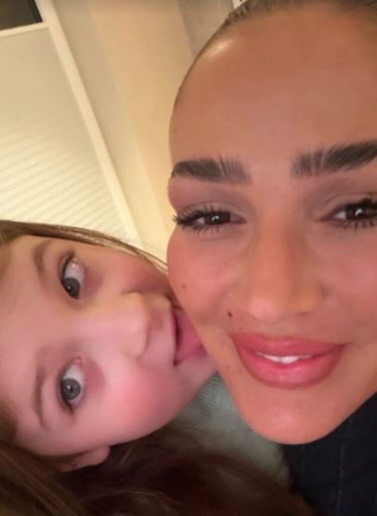 Loredana prek zemrat e ndjekësve me postimin e saj të fundit, momente të ëmbëla me... 2 loredana prek zemrat e ndjekesve me postimin e saj te fundit momente te embela me 695d51d58d211