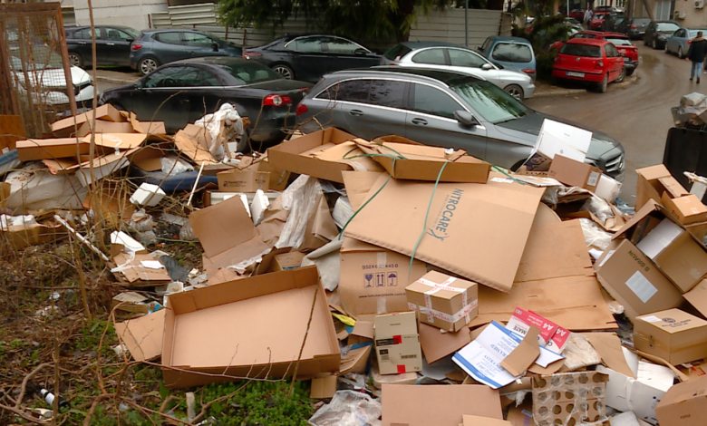 Mbi 60 qytetarë u kapën në flagrancë duke hedhur mbeturina në mbrëmje dhe paguan nga 50 euro dënim 1 mbi 60 qytetare u kapen ne flagrance duke hedhur mbeturina ne mbremje dhe paguan nga 50 euro denim 697ac18c78c25