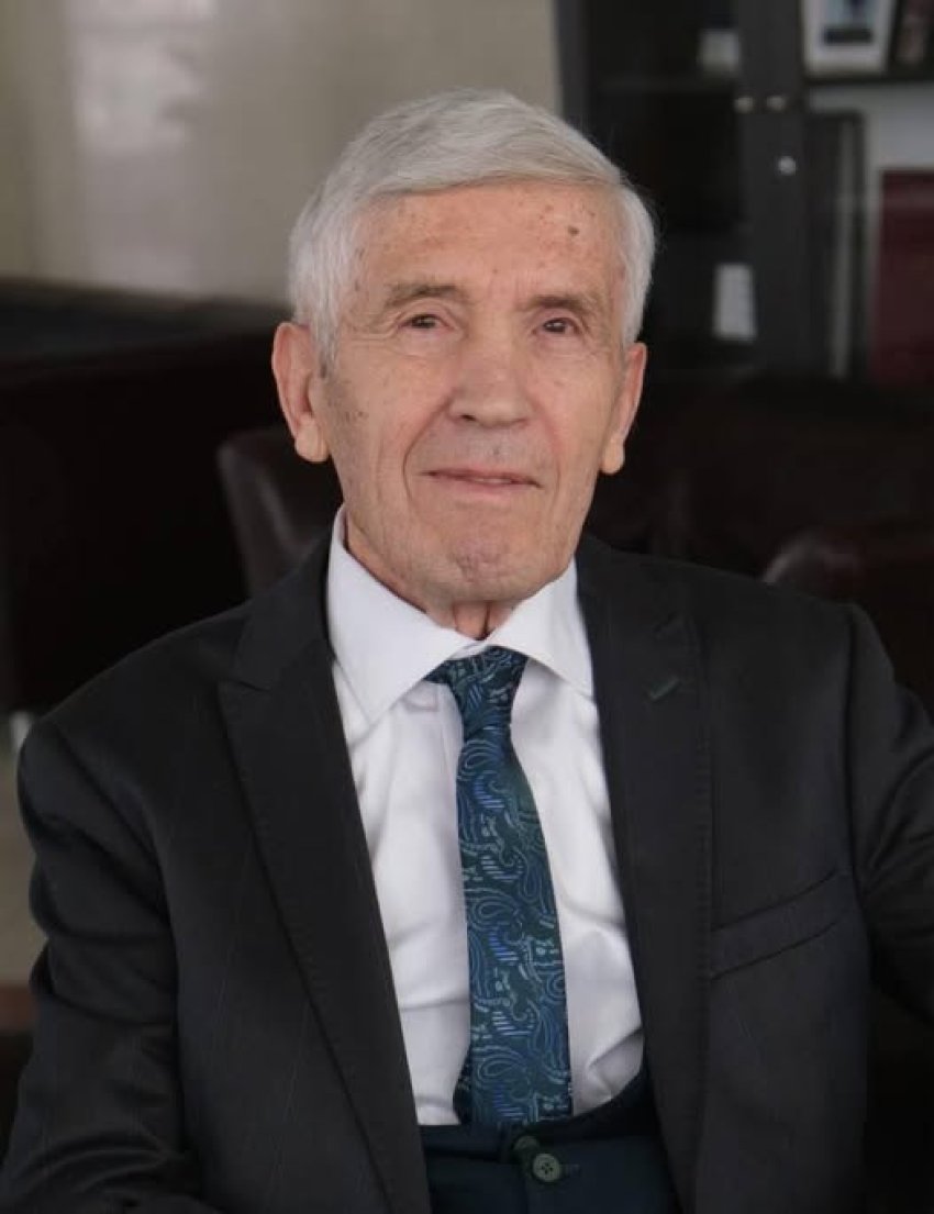 me ceremoni shteterore kosova sot nderon nexhat dacin ish kryetarin e kuvendit dhe akademikun e shquar 6957772223433