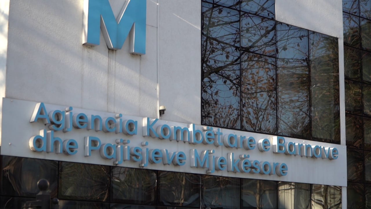 Medikamenti anti-tumoral u ndalua të përdoret në BE/ Agjencia e Barnave në Shqipëri injoron të dhënat e analizave, e miraton për t’u shitur në farmaci 1 medikamenti anti tumoral u ndalua te perdoret ne be agjencia e barnave ne shqiperi injoron te dhenat e analizave e miraton per tu shitur ne farmaci 696192436b9fa